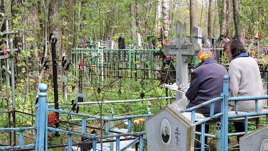 Главная картинка новости: Жителям Кировской области разрешили посещать кладбища