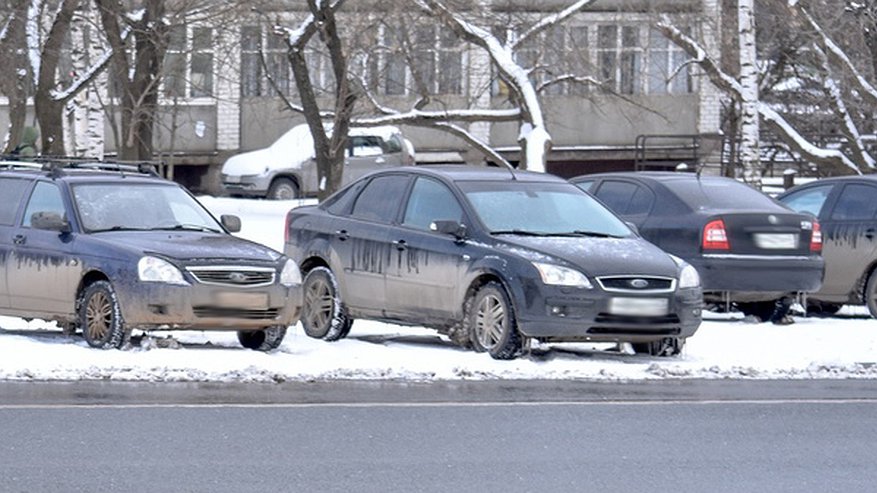 Главная картинка новости: В Кирове в припаркованном автомобиле нашли мертвую женщину