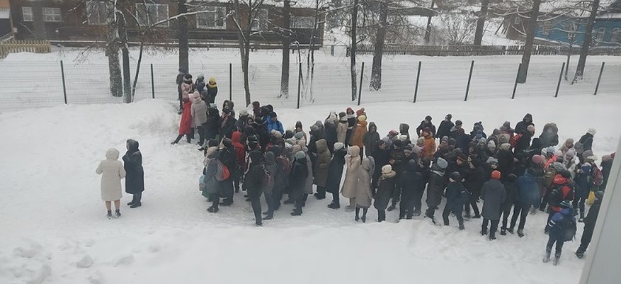 В Фаленках из школы эвакуировали учеников