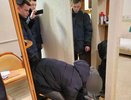 «Ирония судьбы по-вятски»: кировчанка, придя домой, увидела спящего пьяного незнакомца