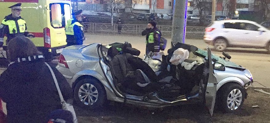 Очевидцы о ДТП на Московской: «Водителя час доставали из авто»