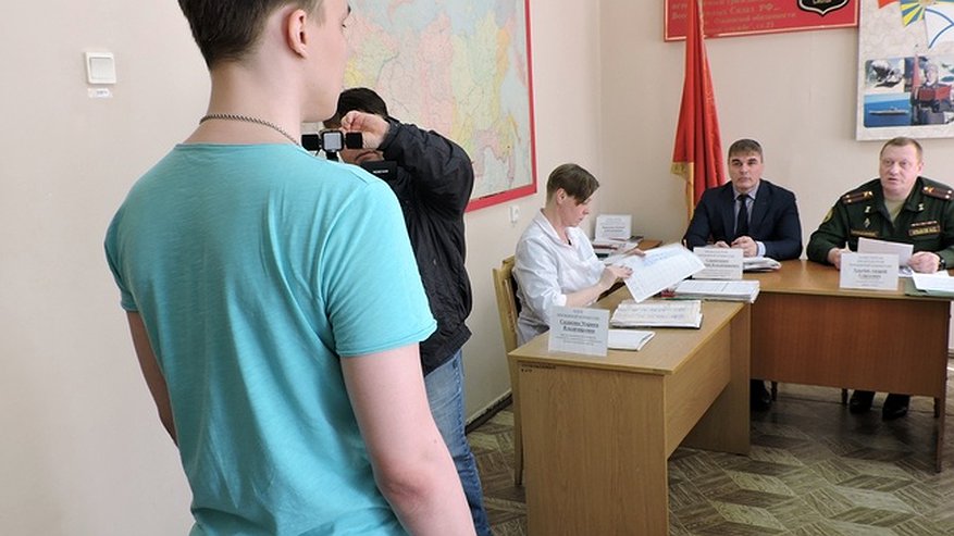 Главная картинка новости: Власти рассказали, куда отправятся служить около тысячи кировских призывников