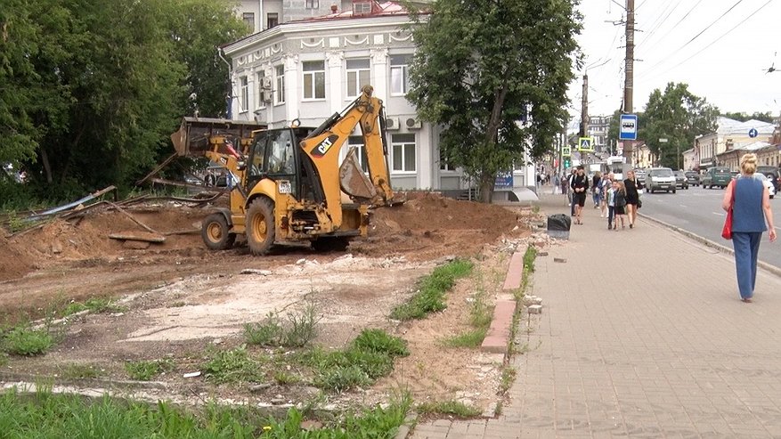 Главная картинка новости: Умную остановку у кировского монастыря достроят к выборам