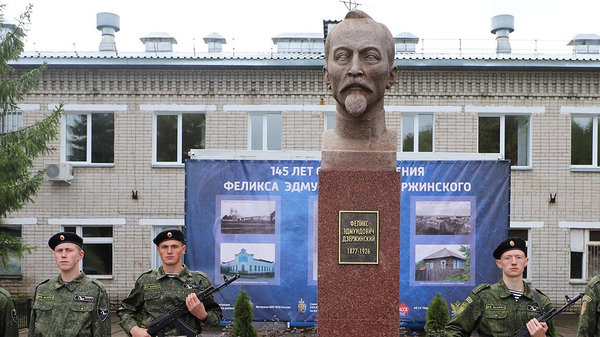 Главная картинка новости: В Кировской области открыли памятник основателю правоохранительных органов