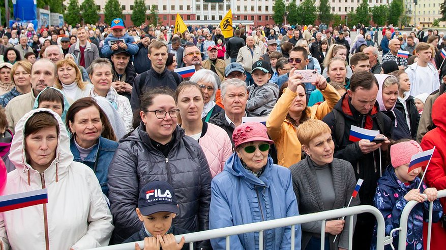 Главная картинка новости: Больше полутора тысяч кировчан собрались на «Театралке» 12 июня