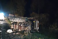 В Кировской области грузовик врезался в стоящий на обочине трактор: есть погибшие