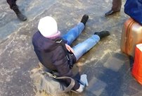 С вокзала в травму: гостья из Питера сломала ногу на обледенелом кировском тротуаре