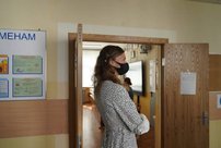 Российским учителям придется носить маски с 1 сентября