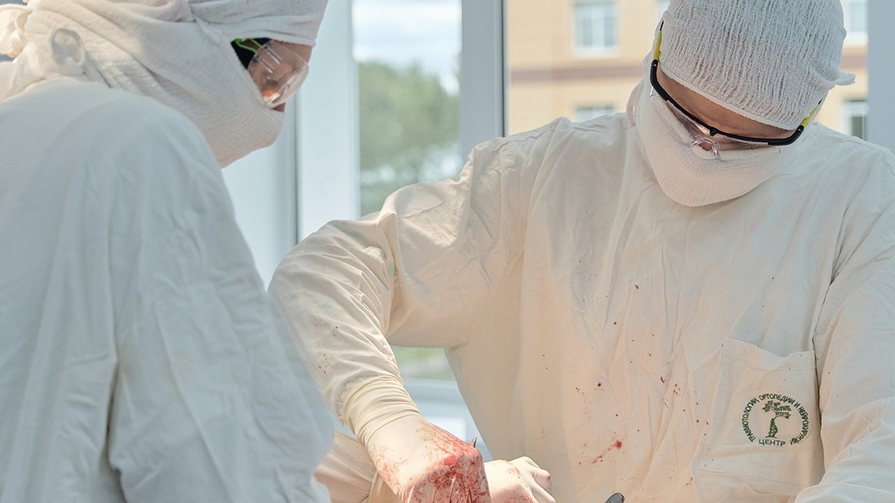 Главная картинка новости: Кировские врачи помогают женщине, которая из-за редкого заболевания похудела на 20 кг