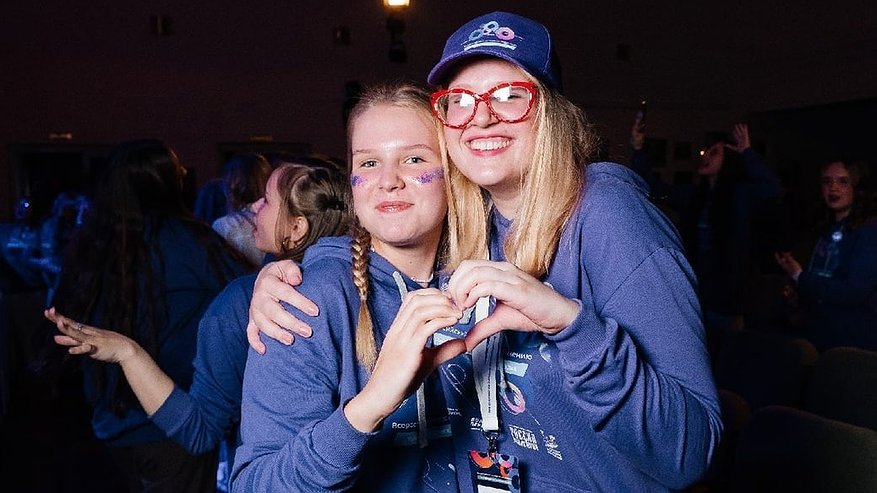 Главная картинка новости: Старшеклассницы из Кировской области получили до 1 млн на всероссийском конкурсе