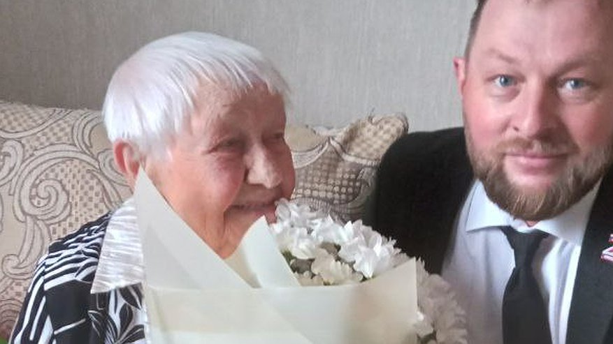 Главная картинка новости: Ветеран ВОВ, которая всю жизнь проработала учителем, отметила 100-летний юбилей