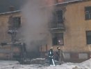 В Кирове загорелся дом под расселение, где еще жили люди