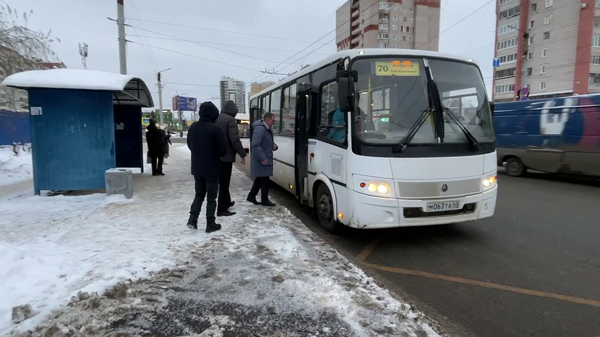 В Кирове начали проверять салоны автобусов после жалоб пассажиров на грязь и рваные сидения