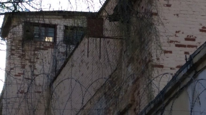 Главная картинка новости: Отдать квартиру ради свободы: житель Кировской области выплатил дочери долги из-за страха