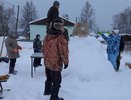 Жители села Спасское вышли на площадь и лепят огромные снежные фигуры