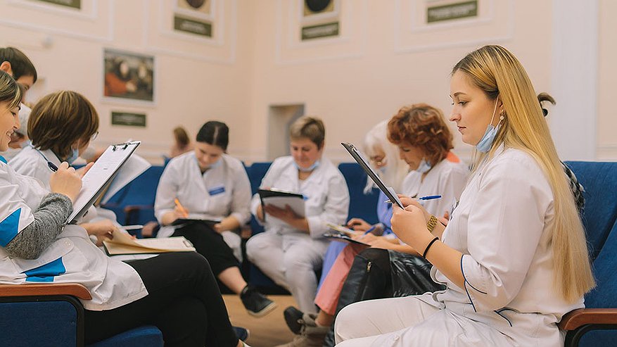 Главная картинка новости: Кировских врачей научат не хамить пациентам