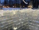 Жители Белой Холуницы построили лабиринт из ледяных кирпичей
