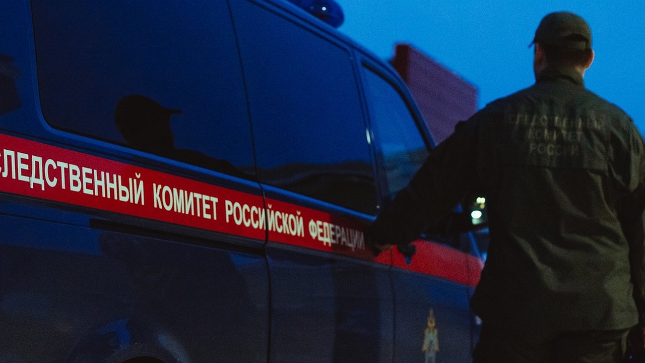 Главная картинка новости: Подростки напали на мужчину, который сидел на скамейке в Кировской области