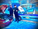 В Кировской области застрявшим водителям помогают завести машину