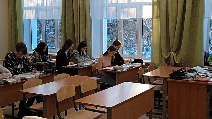 Школьники Кирово-Чепецка вернулись в родную школу через полтора года из-за затянувшегося ремонта