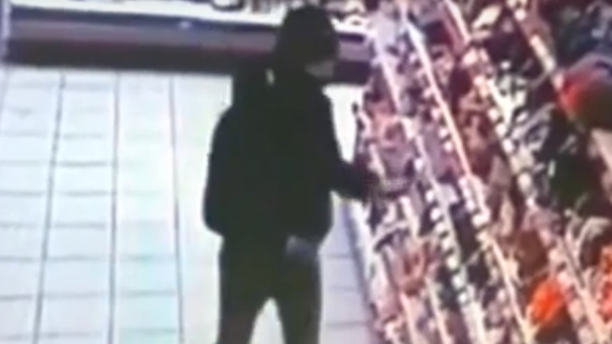 Главная картинка новости: В Кирове разыскивают сладкоежку