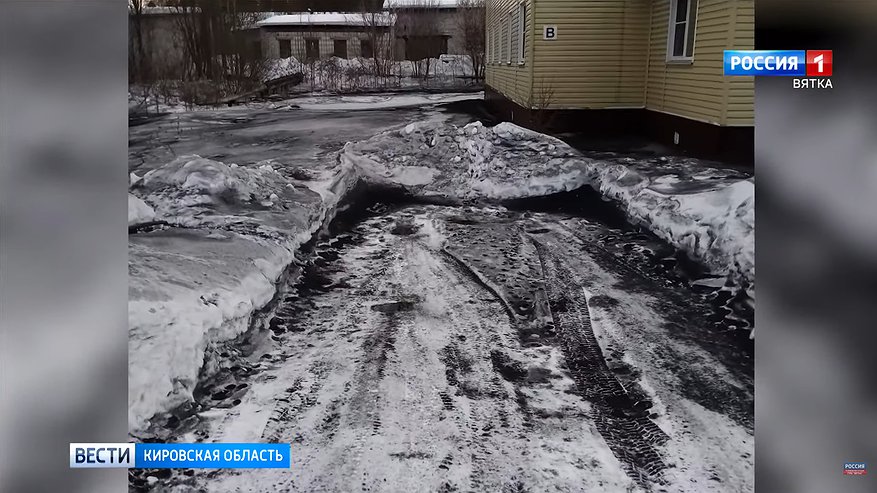 Жители Котельнича жалуются на почерневший снег после выбросов сажи