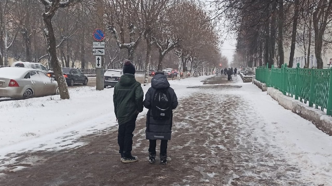 Главная картинка новости: Подростка в Кировской области ограбили прямо у школы