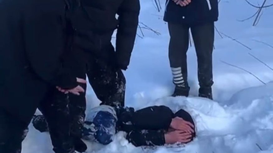 Главная картинка новости: В Кирове группа подростков избила сверстника: ребенок молил о пощаде