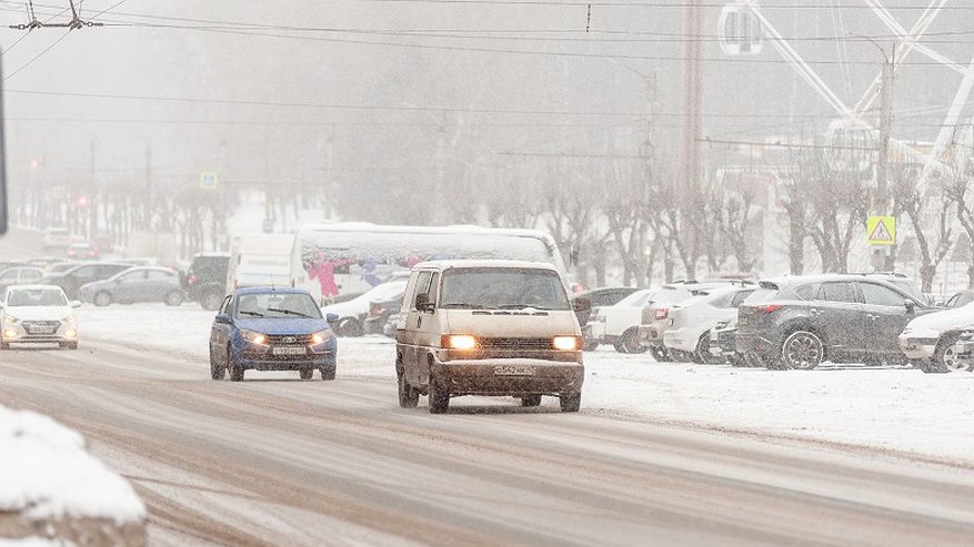 Кировскую область накрыли метели: что рекомендуют водителям