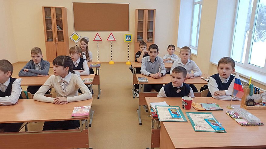 Телевизоры, интерактивные панели и ноутбуки: что получат кировские школы и техникумы на 140 млн