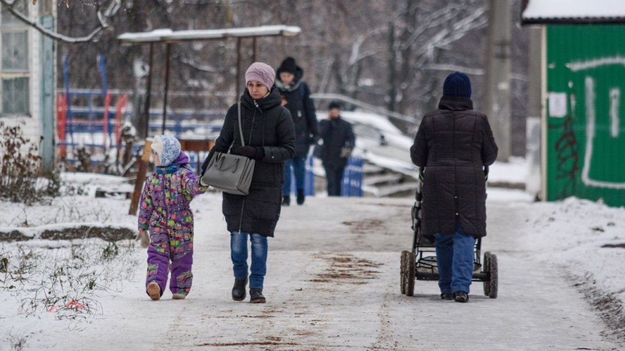 Главная картинка новости: Кировчанки жалуются, что не могут работать из-за нехватки денег на няню