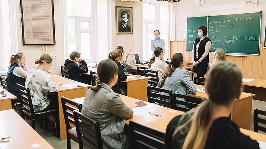 Путин присвоил учителям из Кировской области почетные награды