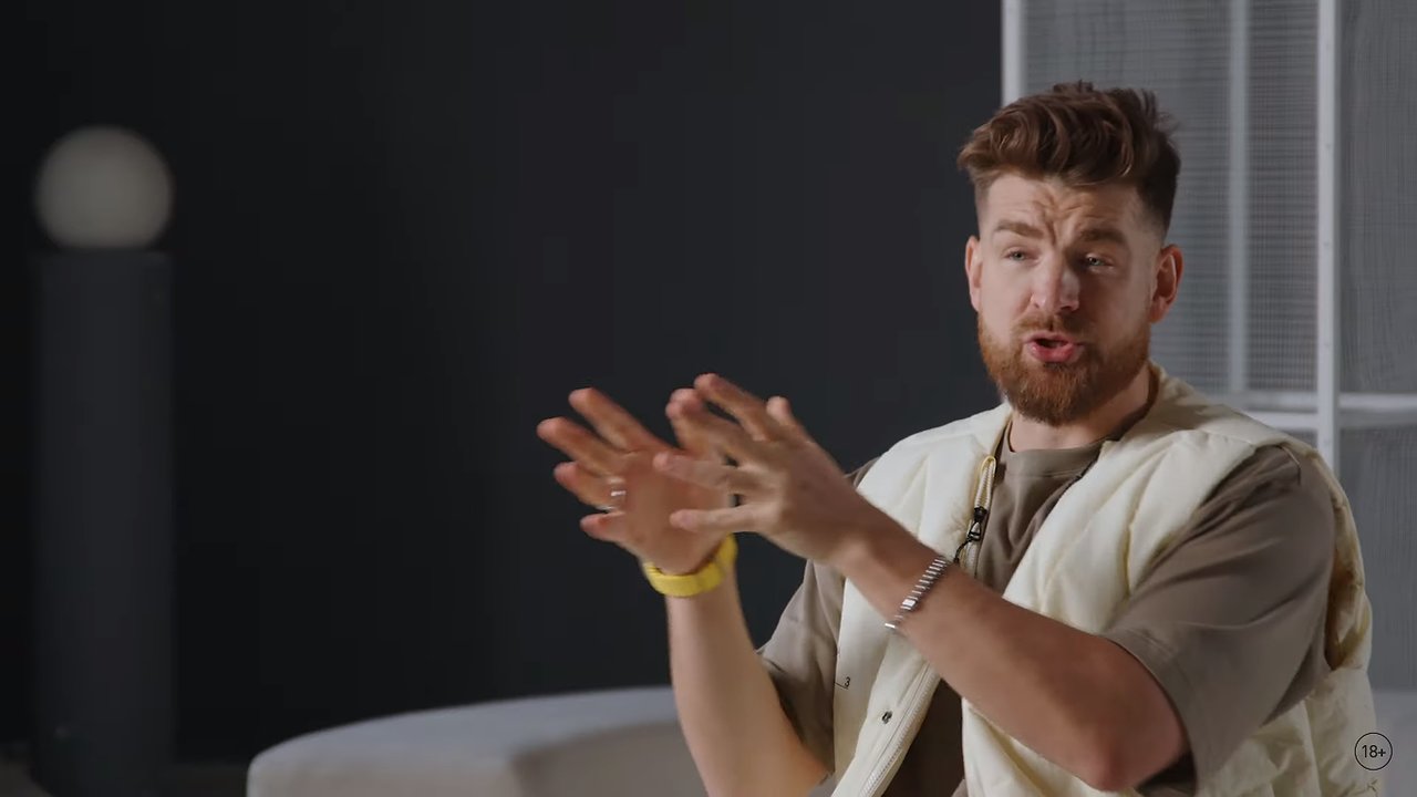 Главная картинка новости: Известный комик рассказал о работе на кировском телевидении: «Это полный треш»