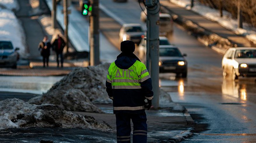Водителей предупредили о сложных дорожных условиях в Кирове