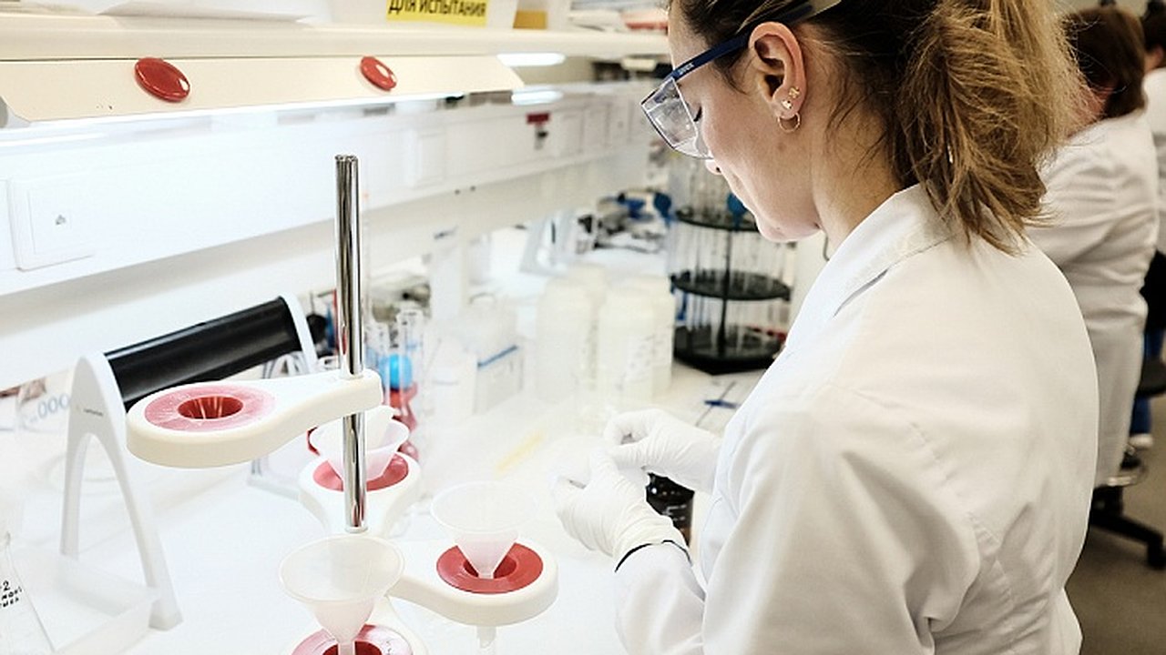 Главная картинка новости: В Кировской области начали производить отечественную вакцину от опасного заболевания