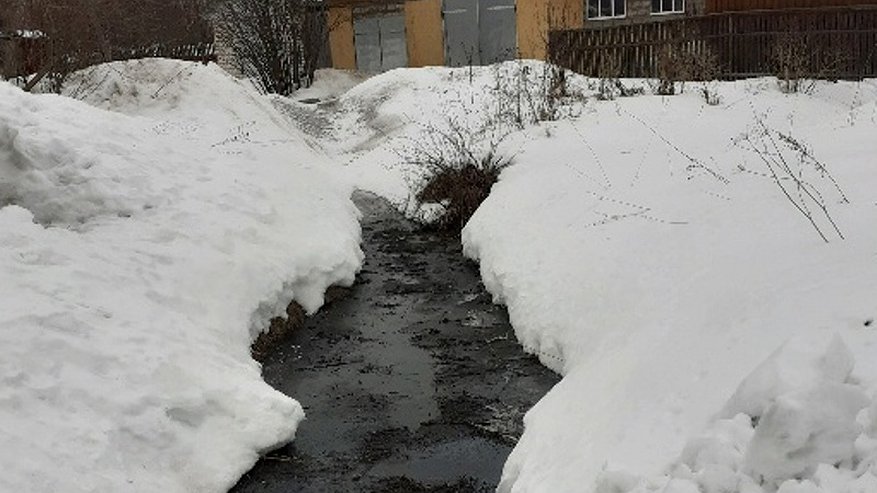 В Кировской области зафиксировали аварийный сброс канализационных стоков, которые могут попасть в реку