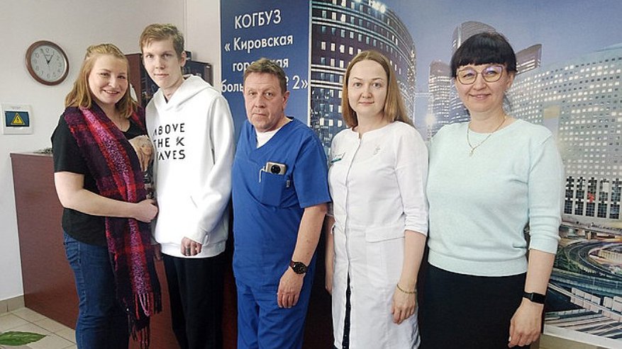 Кировские врачи подняли на ноги 19-летнего парня после 3 недель комы
