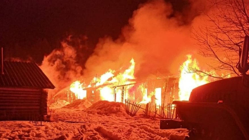 Жилой дом в Котельничском районе тушили четыре часа