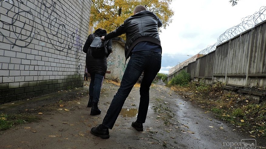 Понадобилась скорая: мужчина в Кирове набросился с кулаками на жену