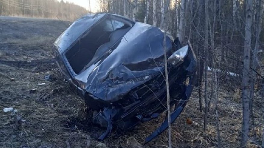 Смертельное ДТП в Кировской области: BMW съехал с дороги и врезалcя в дерево