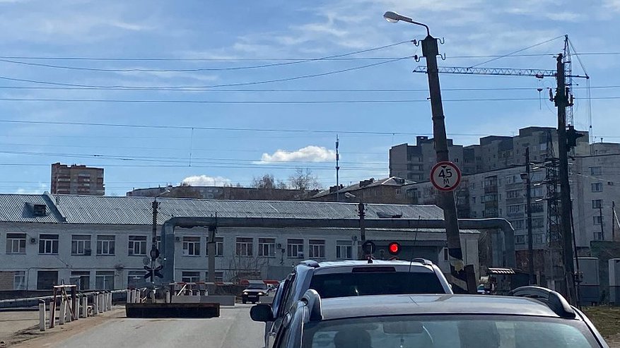 Один из железнодорожных переездов в Кирове закроют для транспорта