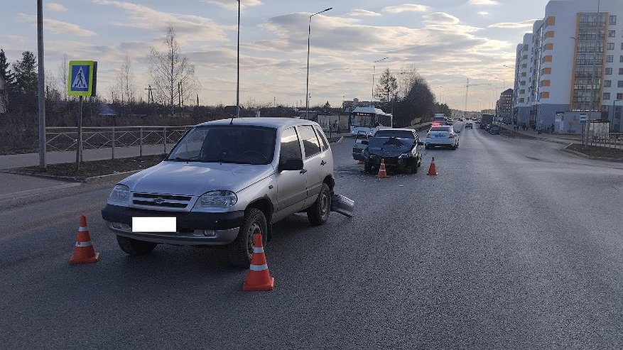 При ДТП с двумя легковушками в Кирове пострадал несовершеннолетний