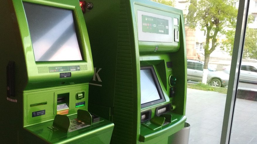 Россиянам рассказали, почему стало опасно снимать наличные в банкоматах