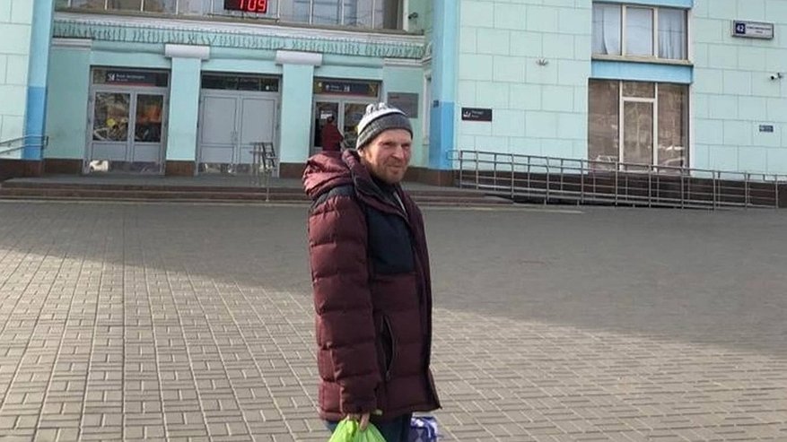 "Сам не знает, как оказался в Кирове": соцработники помогли мужчине с потерей памяти, который пришел пешком из Перми