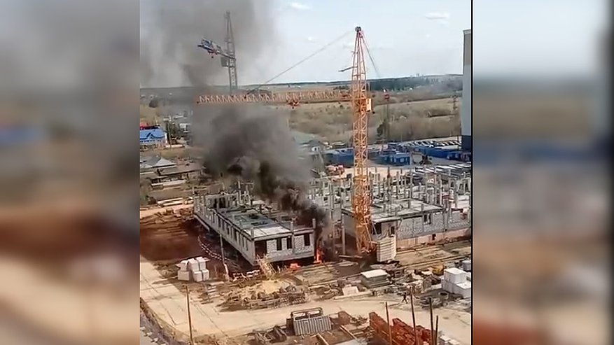 Пожар на территории строящейся школы в Кирове: причины и последствия