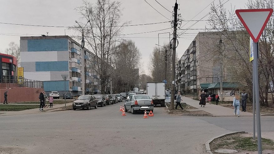 В районе Центрального рынка в Кирове легковушка наехала на 8-летнего школьника на велосипеде
