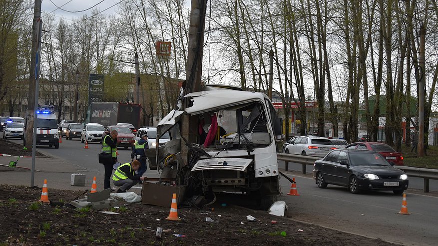 В Кирове произошло страшное ДТП с автобусом, где пострадали 22 человека: фоторепортаж