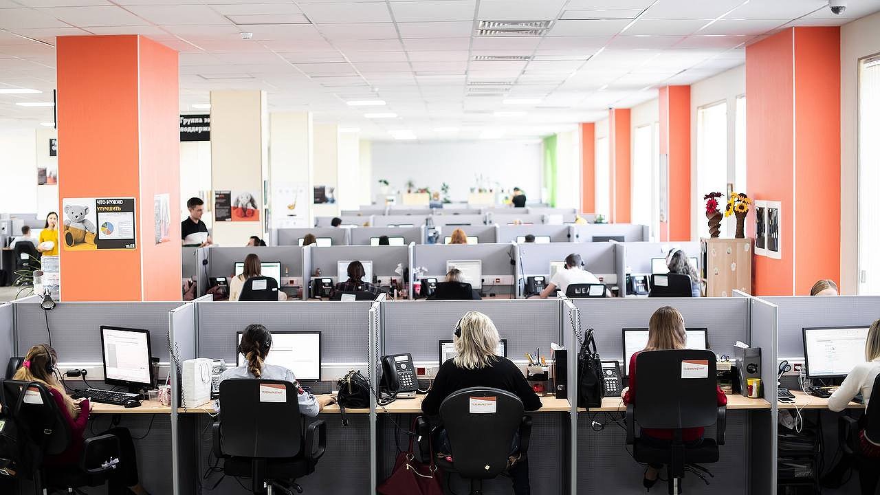 Главная картинка новости: Клиенты стали больше доверять роботам – в диалоге с ними остаются 75% абонентов