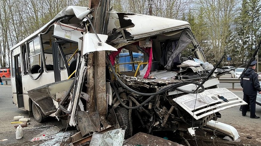 Появились подробности аварии с пассажирским автобусом в Кирове