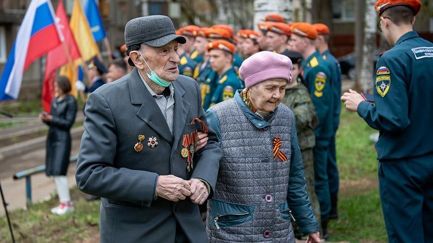 В Кирове устроили концерт для ветерана ВОВ, который прошел путь от Сибири до Германии пешком